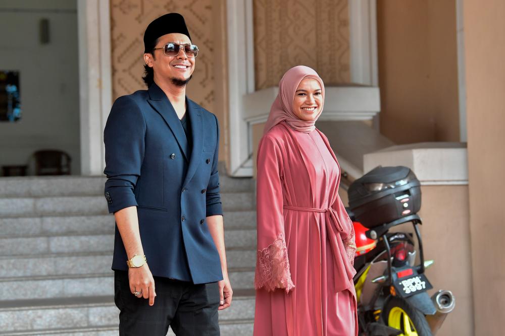 Court tells Syamsul, Puteri Sarah to settle issue over divorce proclamations first Court tells Syamsul, Puteri Sarah to settle issue over divorce proclamations first