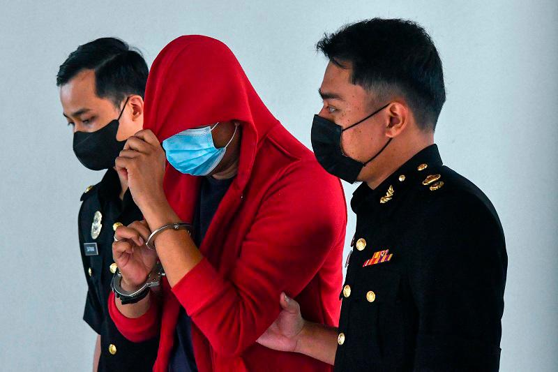 Customs enforcement assistant faces 90 counts of accepting bribes Customs enforcement assistant faces 90 counts of accepting bribes