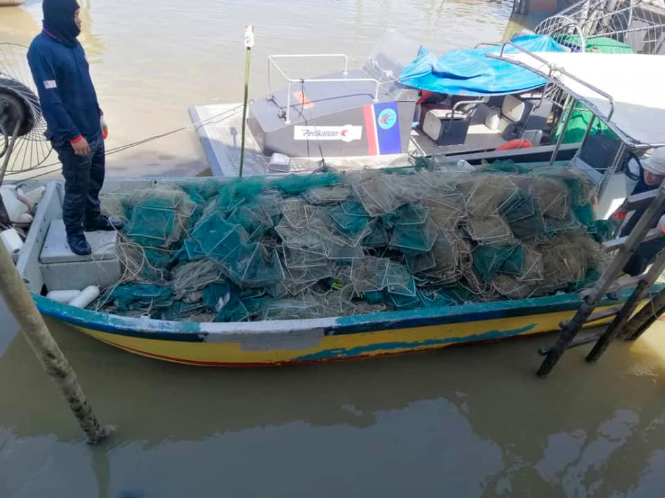 DOF seizes more than 1,300 dragon fish traps off Perak, Penang DOF seizes more than 1,300 dragon fish traps off Perak, Penang