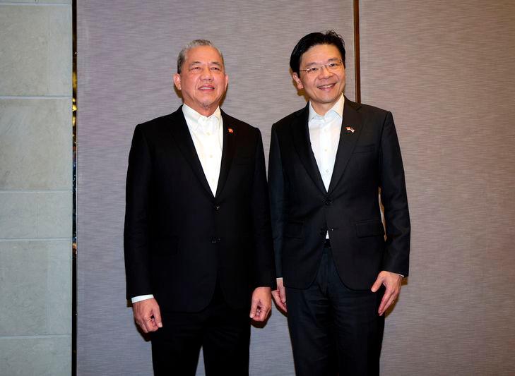 DPM Fadillah pays courtesy call on Singapore PM