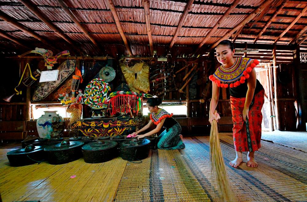 DPMs, ministers convey Kaamatan Festival, Gawai Day greetings DPMs, ministers convey Kaamatan Festival, Gawai Day greetings
