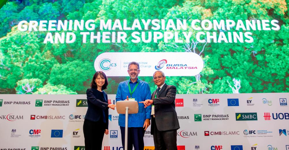 DSAM, Lazada sign MoU to strengthen oversight of product sales on platform DSAM, Lazada sign MoU to strengthen oversight of product sales on platform