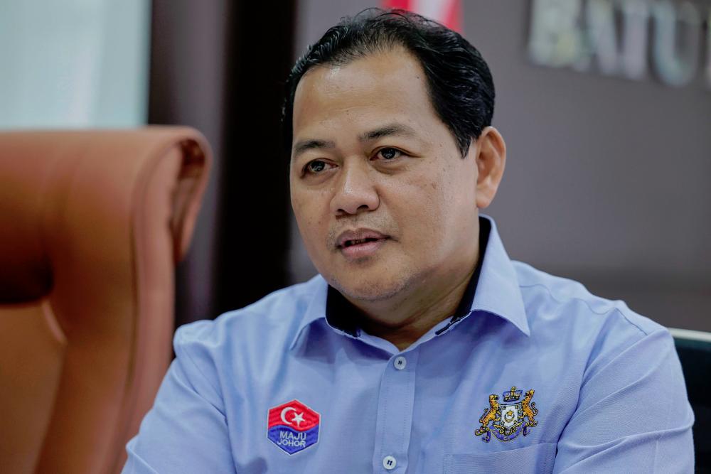 Data card to be issued to household heads of flood victims in Batu Pahat