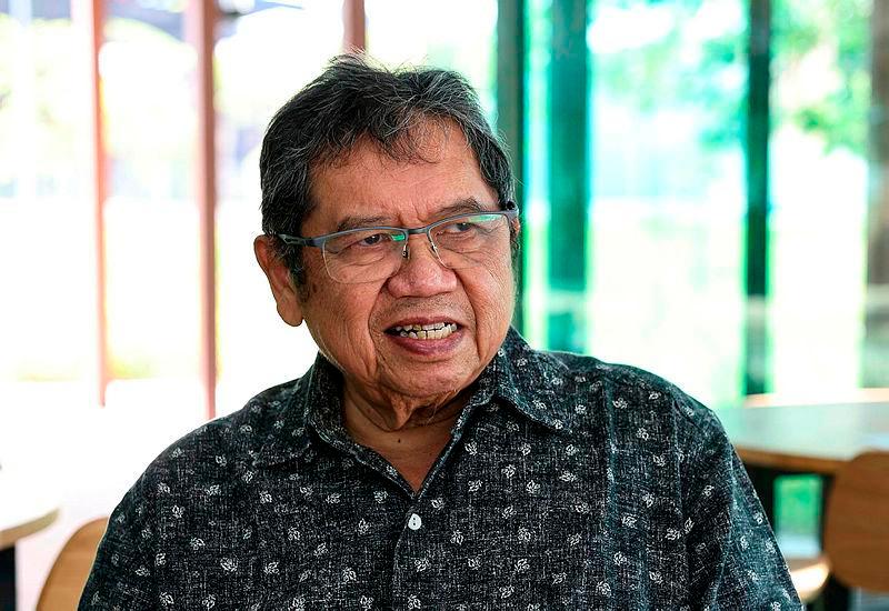Datuk Lat receives Cai Zhizhong Comic Prize, thrilled by recognition in China Datuk Lat receives Cai Zhizhong Comic Prize, thrilled by recognition in China