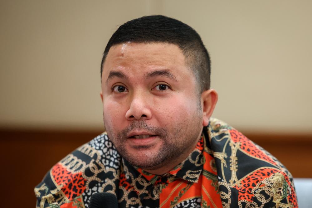 ‘Datuk Wira’ didakwa tipu mangsa pelaburan hampir RM1b ‘Datuk Wira’ didakwa tipu mangsa pelaburan hampir RM1b