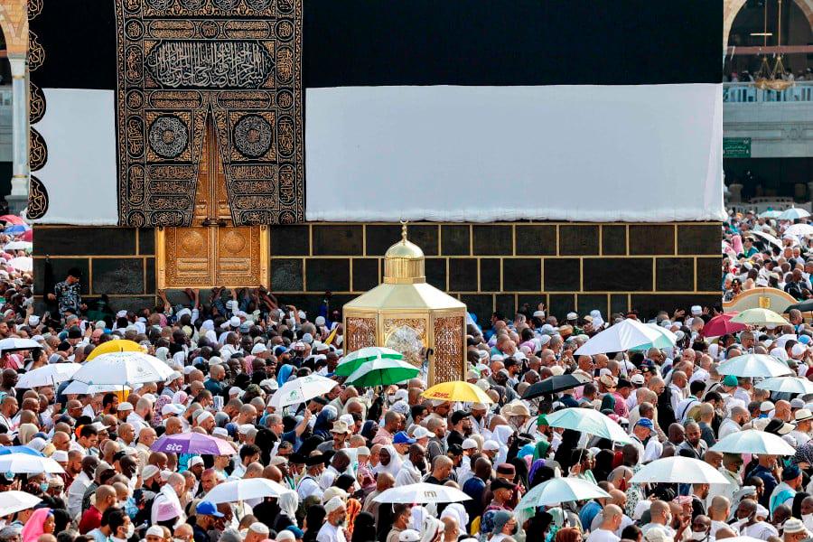 Diplomats say at least 550 pilgrims died during hajj, mostly Egyptians Diplomats say at least 550 pilgrims died during hajj, mostly Egyptians