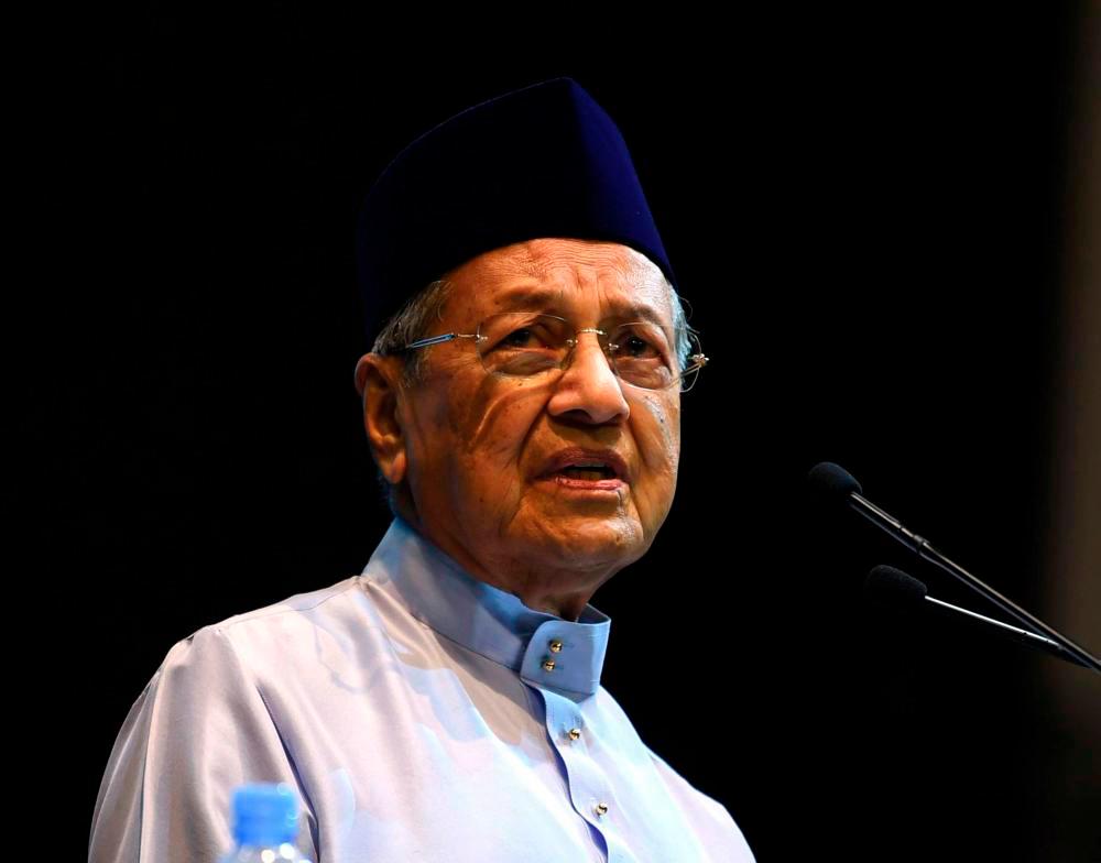 Dr M: Generasi muda selesa dengan kesenangan, kurang minat politik 
