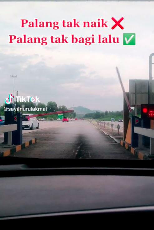 Driver shares hilarious encounter with malfunctioning toll booth boom gates on TikTok Driver shares hilarious encounter with malfunctioning toll booth boom gates on TikTok