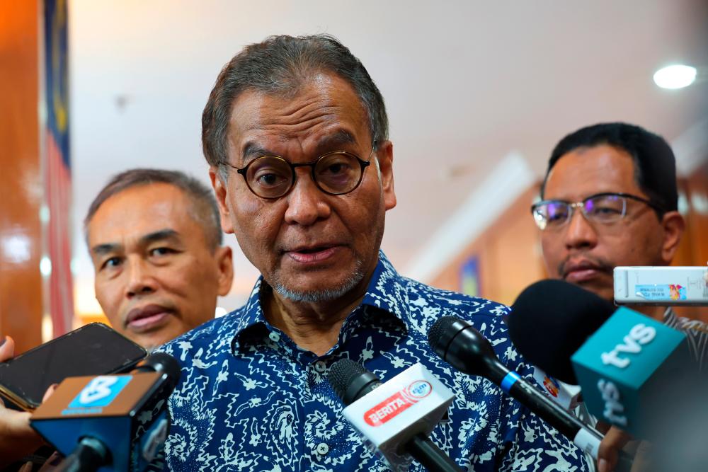 Drop in number of Covid-19 cases expected in January - Dr Dzulkefly Drop in number of Covid-19 cases expected in January - Dr Dzulkefly