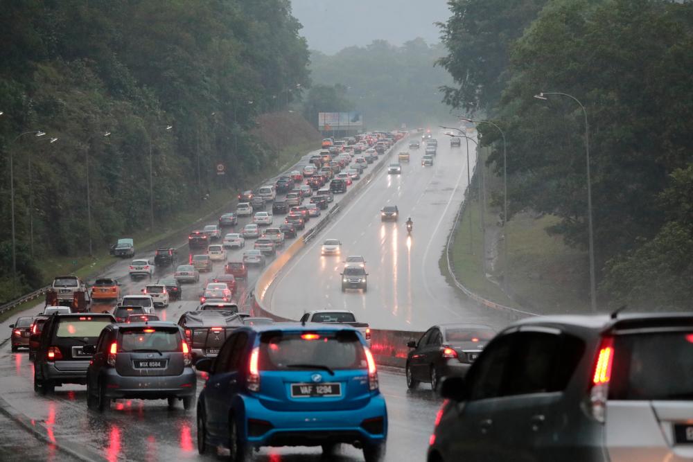 E-hailing driver nabbed for allegedly hitting passenger with foldable chair