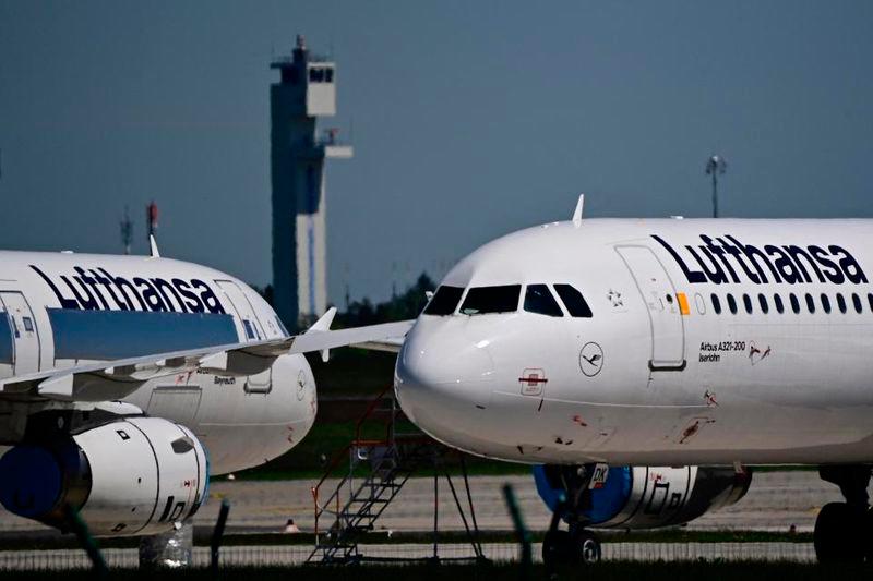‘Electrical smell’ sends Chicago-bound Lufthansa plane back to Frankfurt ‘Electrical smell’ sends Chicago-bound Lufthansa plane back to Frankfurt