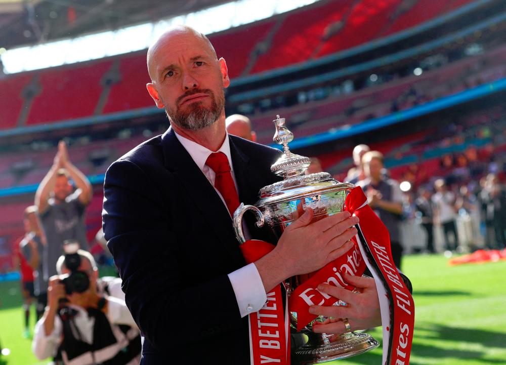 Erik ten Hag set to remain as United manager after performance review