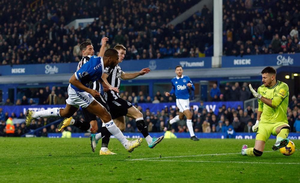 Everton stun Newcastle to move out of Premier League relegation zone Everton stun Newcastle to move out of Premier League relegation zone