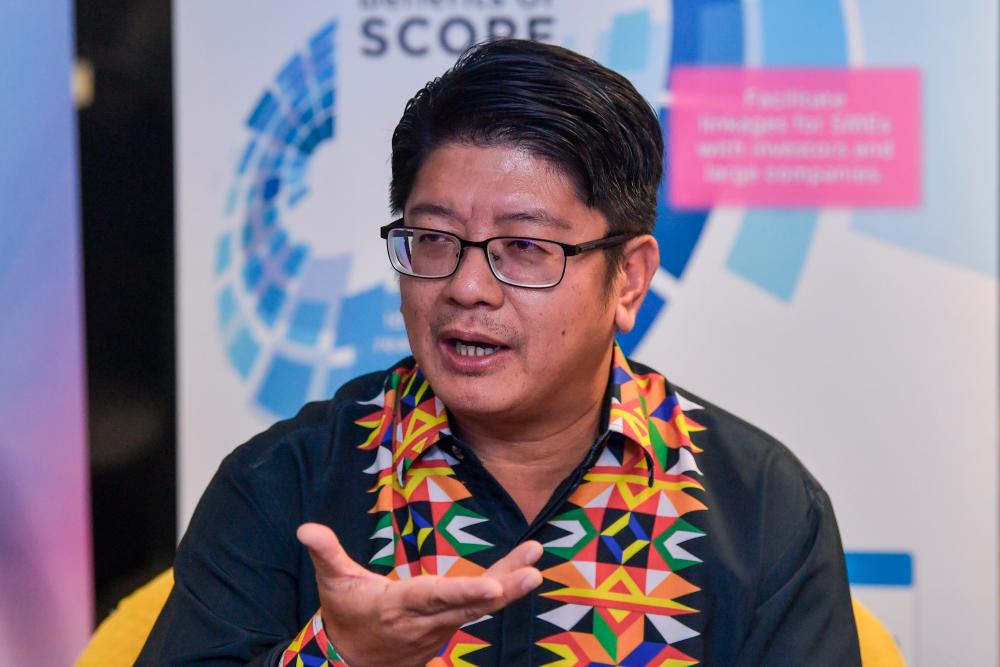 Ewon: Cabinet allows use of English in official matters in Sabah, Sarawak 