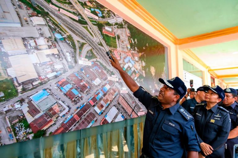 Indonesian Minister Marsudi receives Press Freedom award from PWI