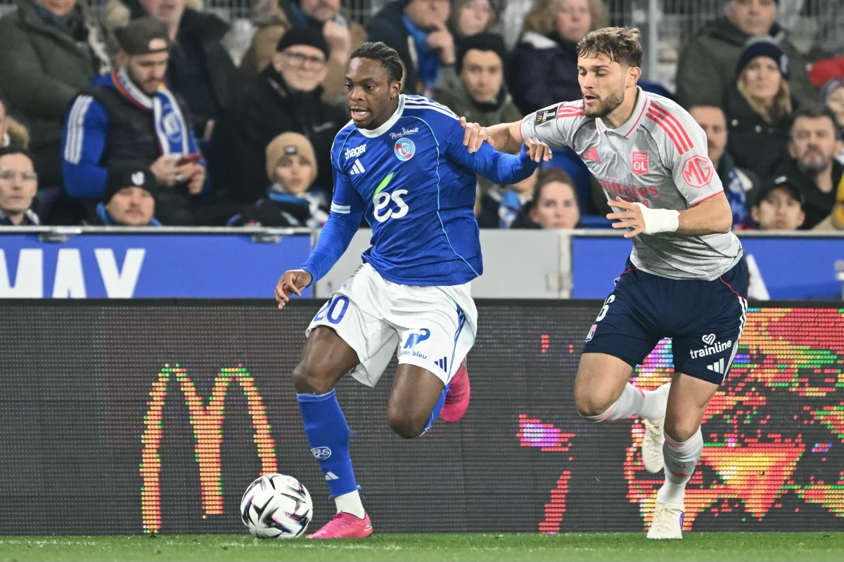 FBL-FRA-LIGUE1-STRASBOURG-LYON-201330