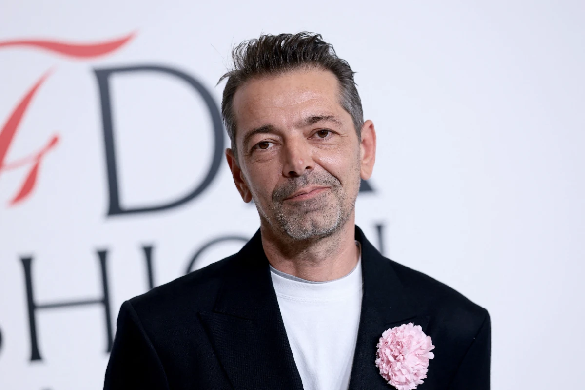 Prada-owned Versace taps Alaia's Pieter Mulier as creative chief Prada-owned Versace taps Alaia's Pieter Mulier as creative chief