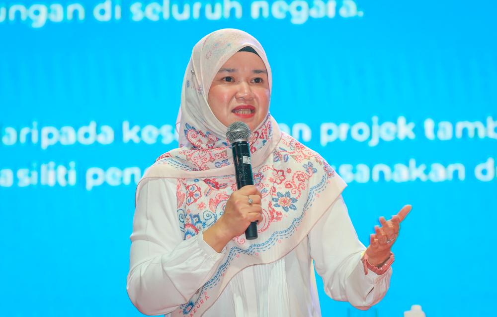 Fadhlina: Pelaksanaan DLP martabat bahasa Melayu, perkukuh bahasa Inggeris Fadhlina: Pelaksanaan DLP martabat bahasa Melayu, perkukuh bahasa Inggeris