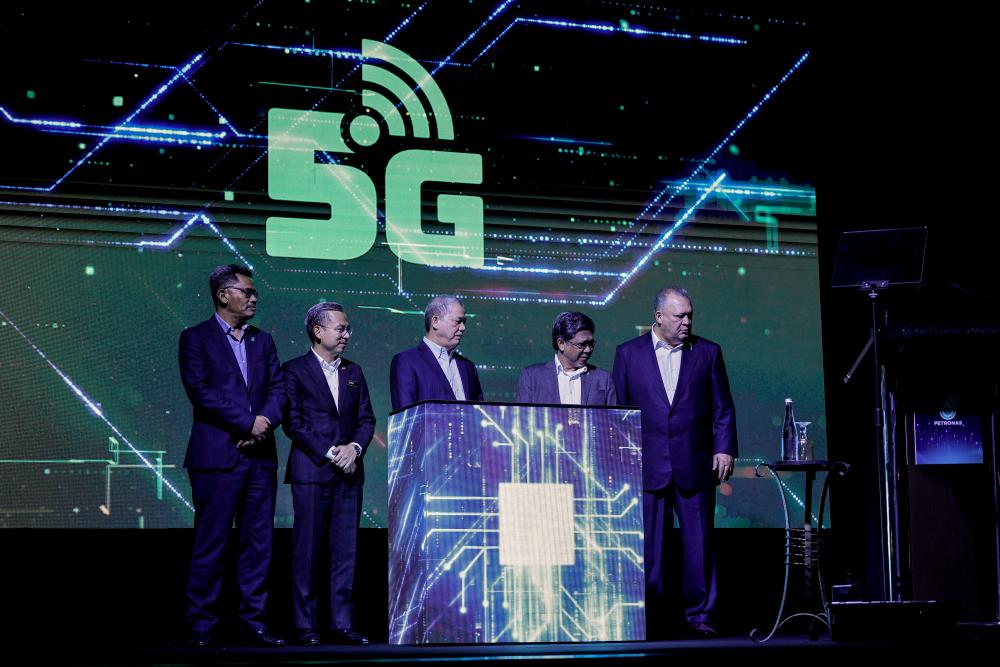 Fahmi: Hanya 7 juta akaun di Malaysia miliki peranti sokong 5G Fahmi: Hanya 7 juta akaun di Malaysia miliki peranti sokong 5G