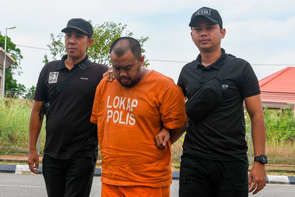 Fahmi, Saifuddin and three other ministers extend congratulations to Tunku Mahkota Ismail Fahmi, Saifuddin and three other ministers extend congratulations to Tunku Mahkota Ismail