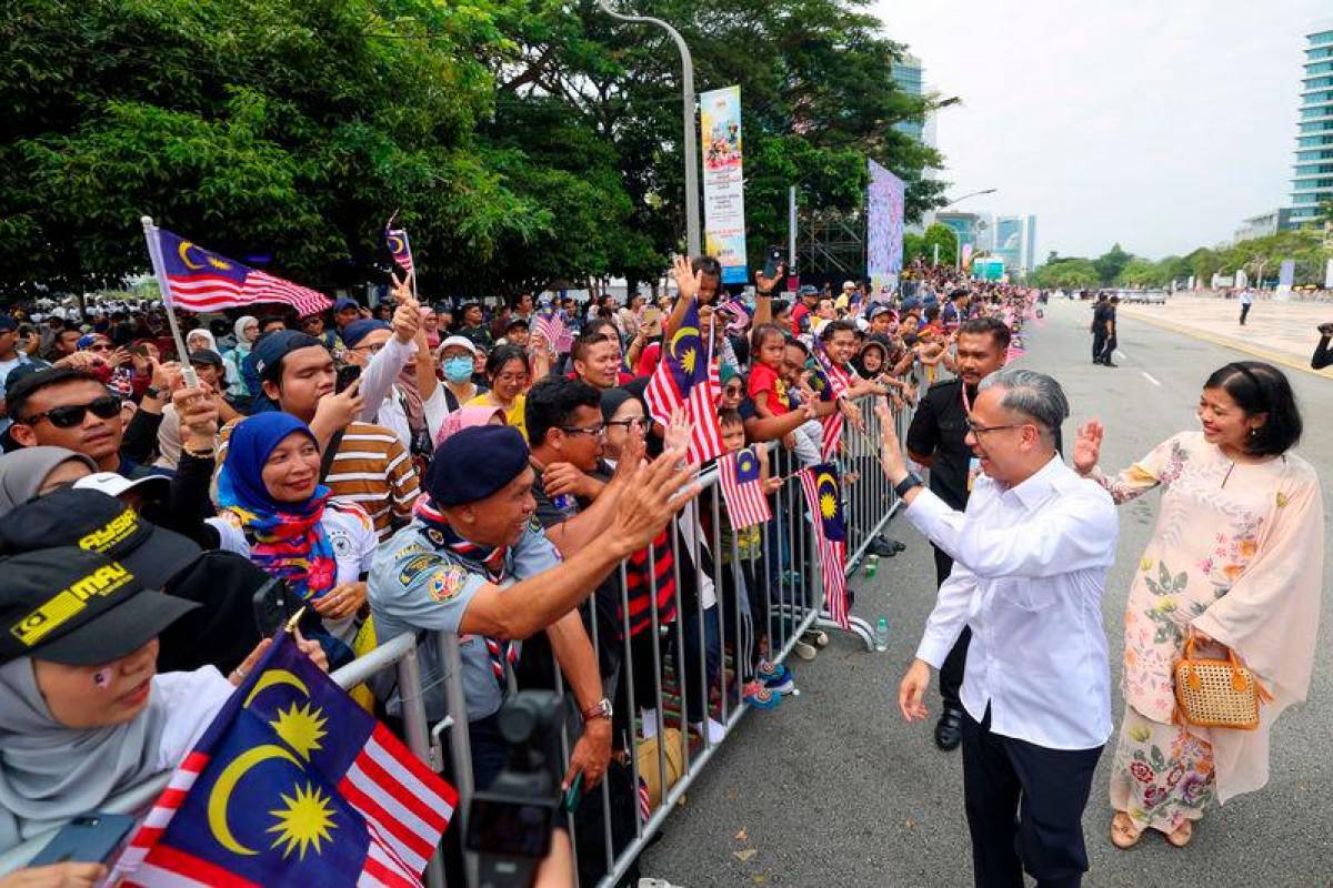 Fahmi expresses gratitude to those who watch National Day 2024 parade