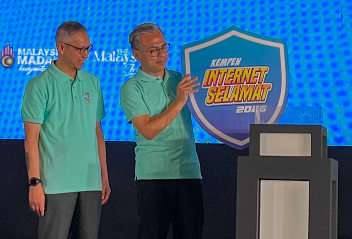 Fahmi_warns_parents_against_using_devices_as_digital_babysitters