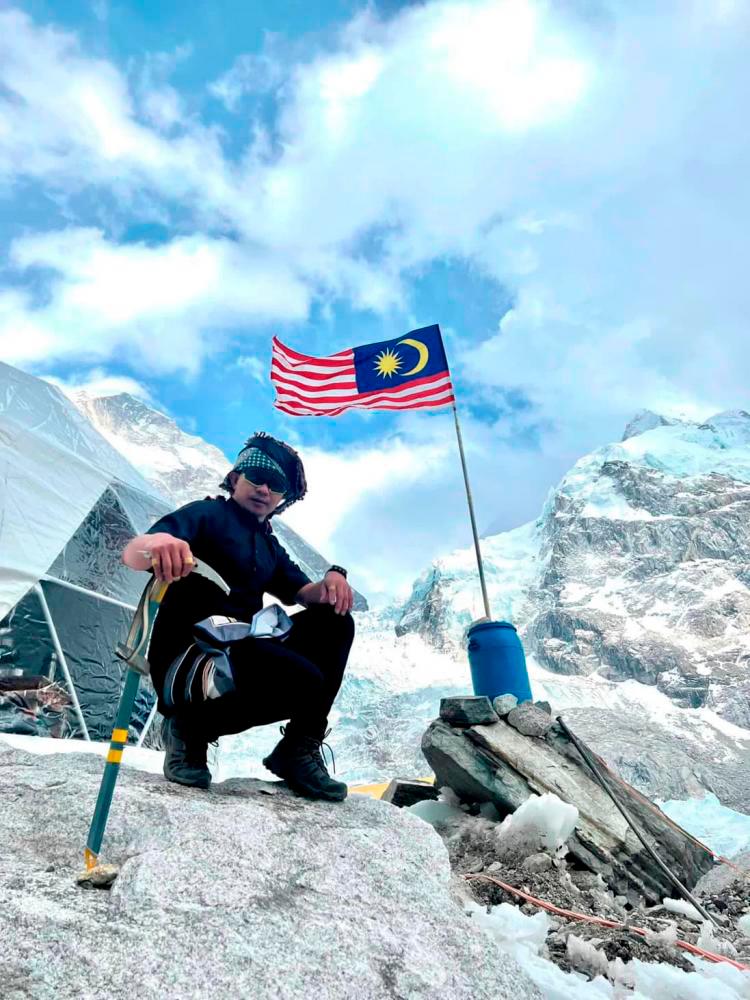 Family asks Malaysians to pray Everest climber Muhammad Hawari will be found safe Family asks Malaysians to pray Everest climber Muhammad Hawari will be found safe