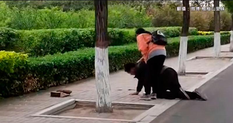 Father kneels in public after daughter shames him for inability to afford new iPhone