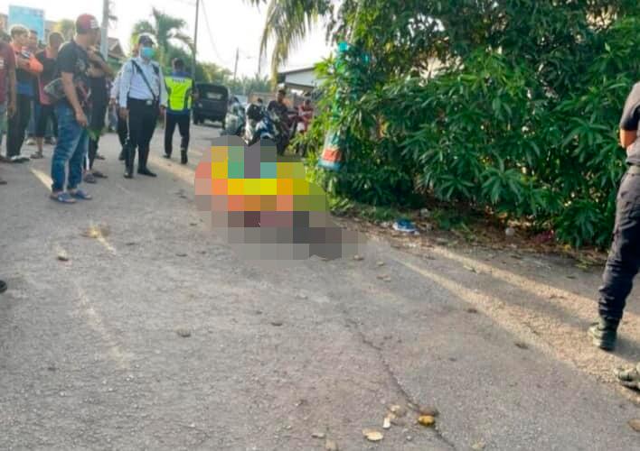 Five-year-old killed after being hit by lorry Five-year-old killed after being hit by lorry