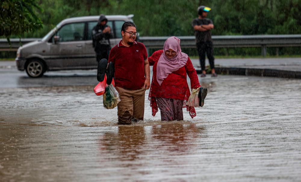 Floods: More people evacuated in Perak, relief centres opened in Kedah, Perlis Floods: More people evacuated in Perak, relief centres opened in Kedah, Perlis