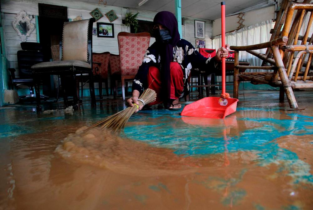 Floods force evacuation of 50 residents in Teluk Intan