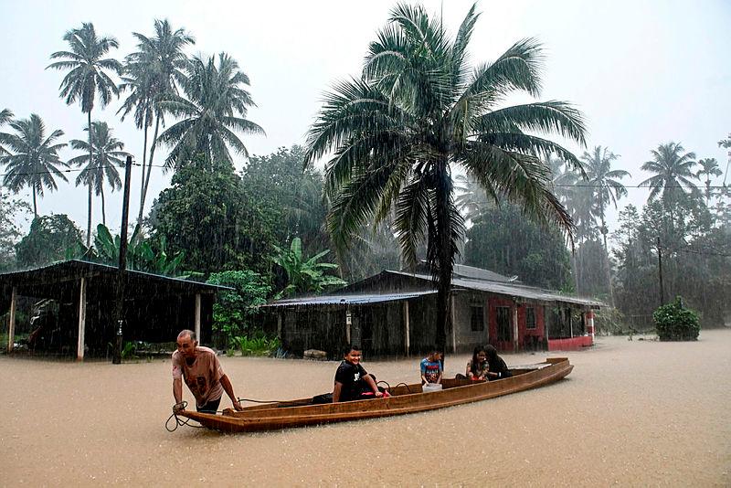 Floods worsen in K’tan, T’ganu and Pahang as of tonight 