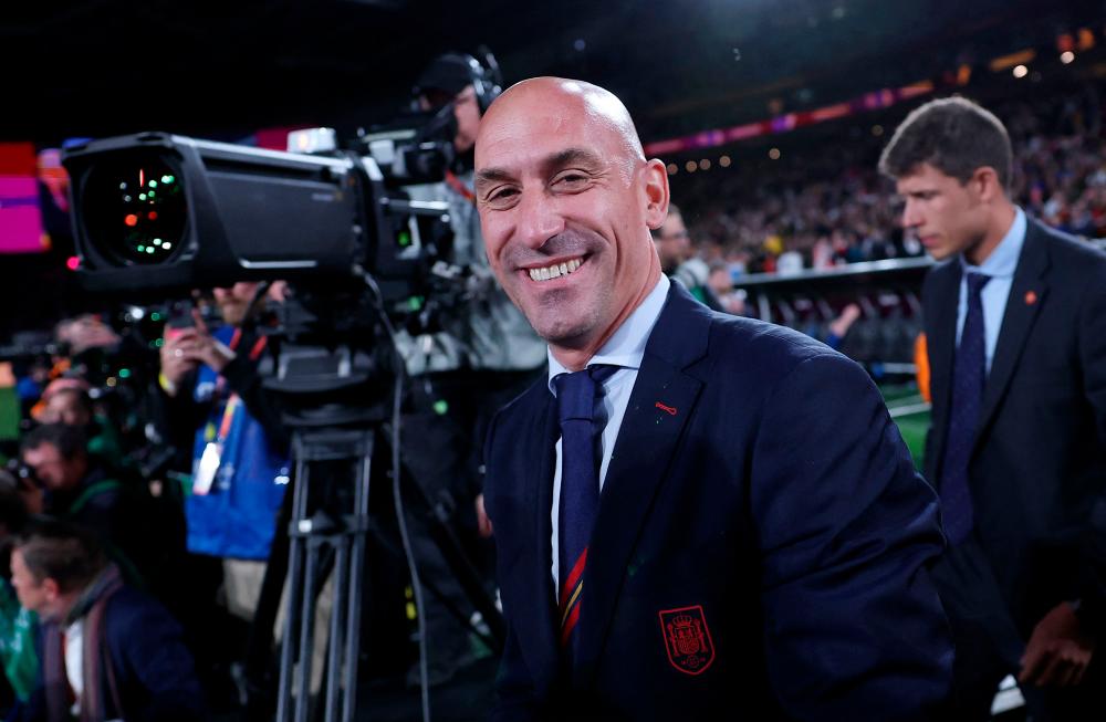Football’s ruling body FIFA suspends Spanish football chief over kiss Football’s ruling body FIFA suspends Spanish football chief over kiss