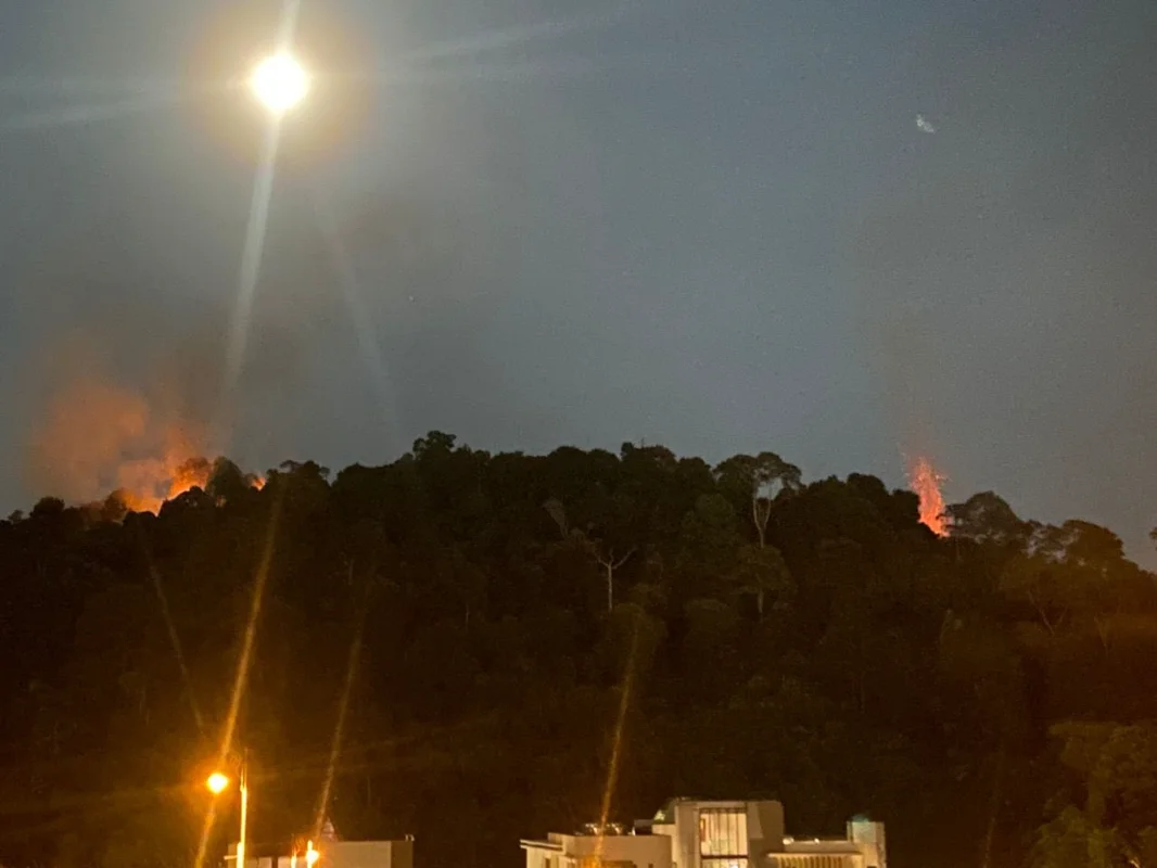 Forest_fire_erupts_on_hilltop_near_Taman_Tun_Abdul_Razak_apartments Forest fire erupts on hilltop near Taman Tun Abdul Razak apartments