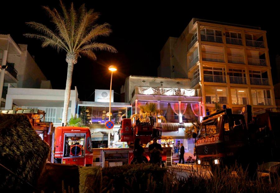 Four dead, 21 injured in Spain restaurant roof collapse