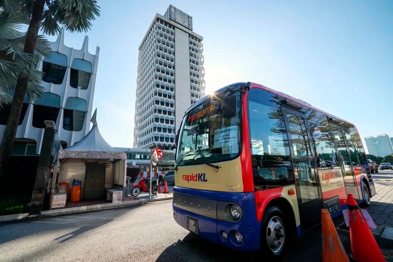 Free shuttle vans to Parliament from June 24 to July 18
