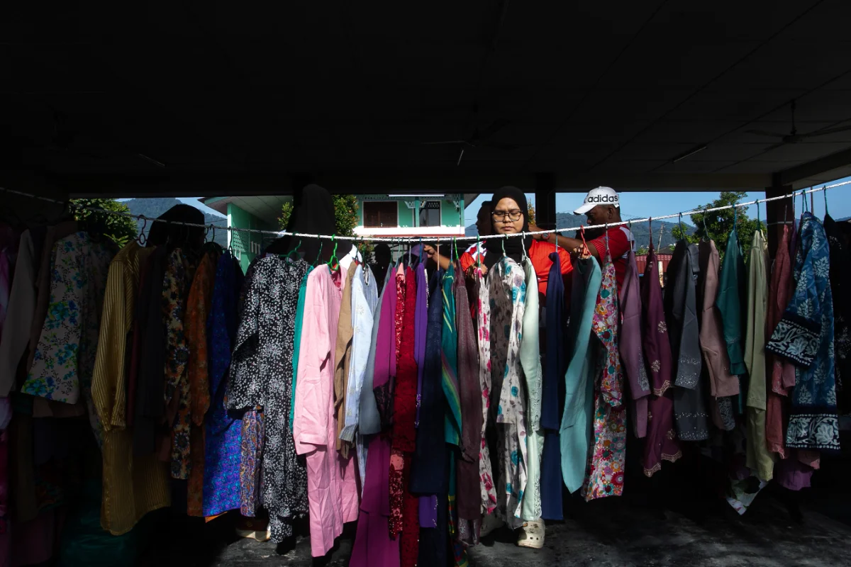 Free_pre-loved_Raya_clothes_for_Manjoi_s_needy_and_flood_victims