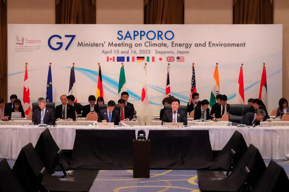 G7 pledges to quit fossil fuels faster, but no new deadline