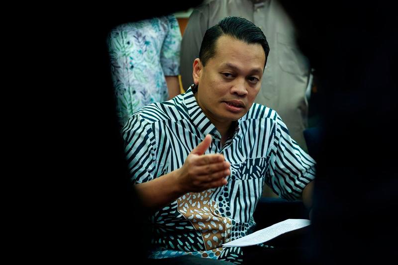 Gang of eight involved in snatch theft, robberies and stealing motorcycles busted