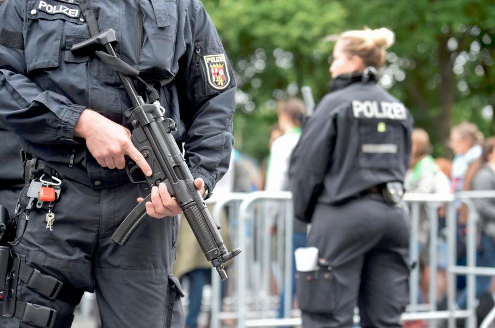 German cops arrest man who tried to set mosque on fire