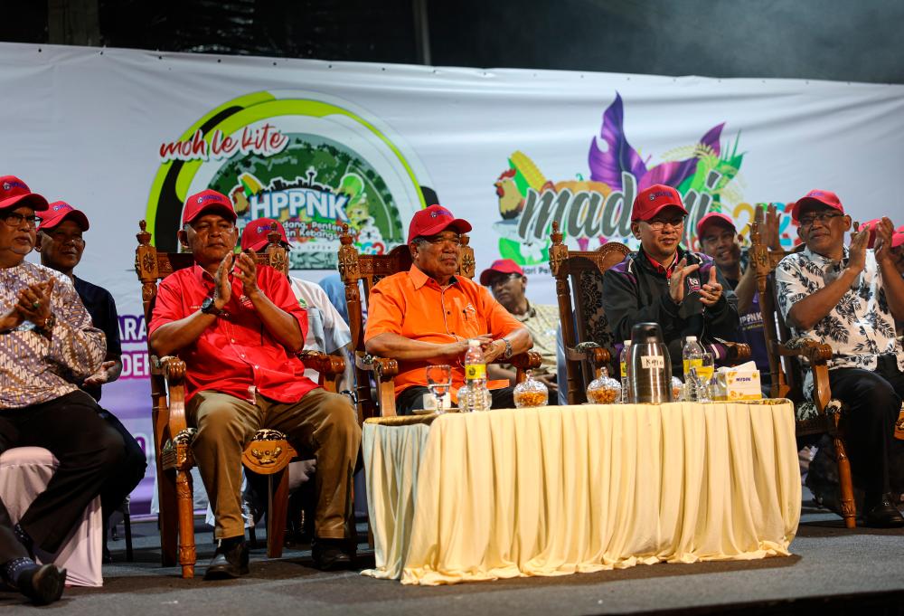 Government to study proposal to raise local white rice ceiling price - Mohamad Sabu Government to study proposal to raise local white rice ceiling price - Mohamad Sabu
