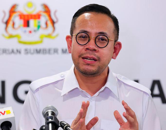 Govt agrees to extend invalidity scheme to foreign workers Govt agrees to extend invalidity scheme to foreign workers