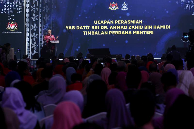 Govt to ensure sufficient internet coverage for students - Ahmad Zahid