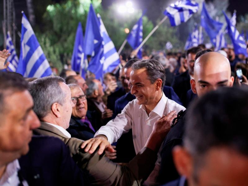 Greeks head to polls, no outright winner seen