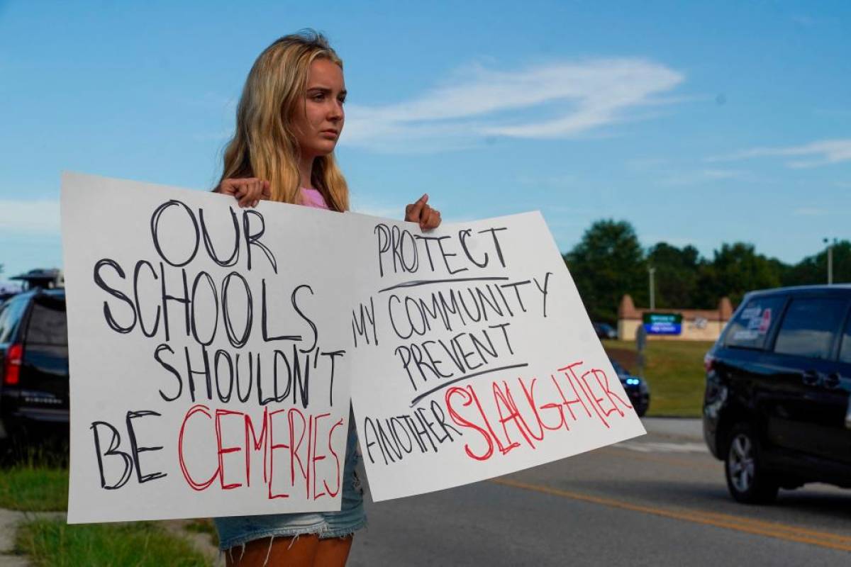 Gunman, 14, kills four in US school shooting Gunman, 14, kills four in US school shooting