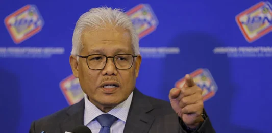 Hamzah Zainudin sacked from Bersatu