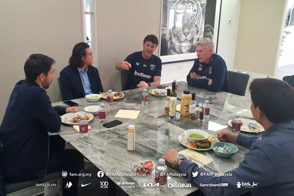 Harimau Malaya coaches met West Ham United’s Moyes in London