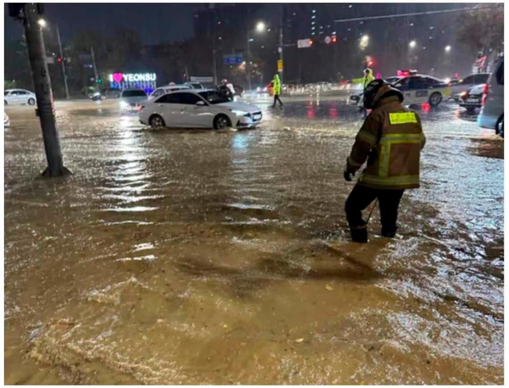Heavy rains leave 4,000 households in Seoul without power supply 
