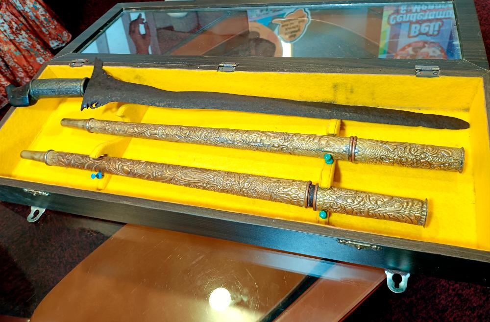 Heir of two Keris claimed to belong to Hang Tuah not selling heirloom Heir of two Keris claimed to belong to Hang Tuah not selling heirloom