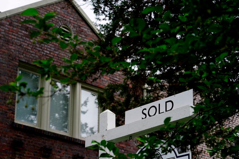 Higher mortgage rates weigh on US new home sales in October